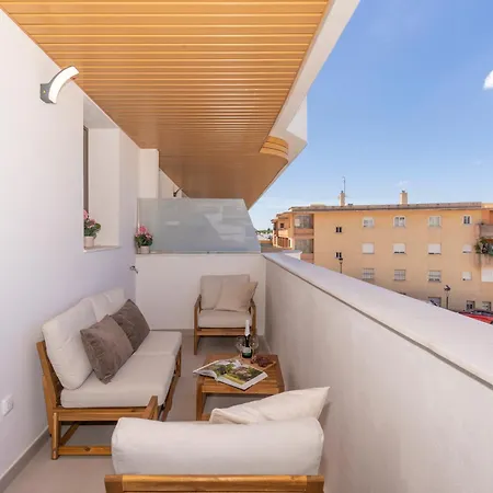 Sunny Ruby Apartment