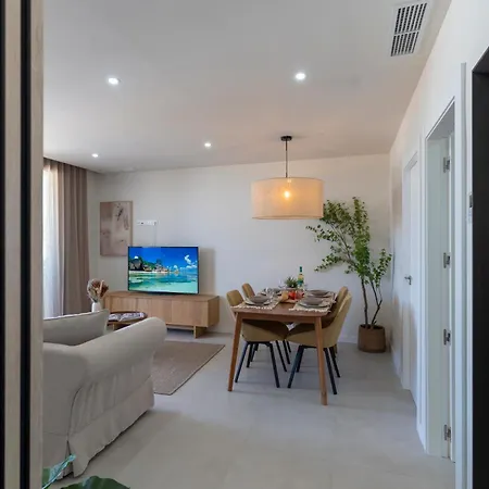 Sunny Ruby Apartment *