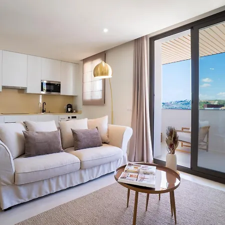 Sunny Ruby Apartment *